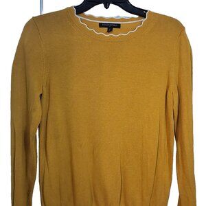 Banana Republic women's classic fit sweater - Scalloped Neckline